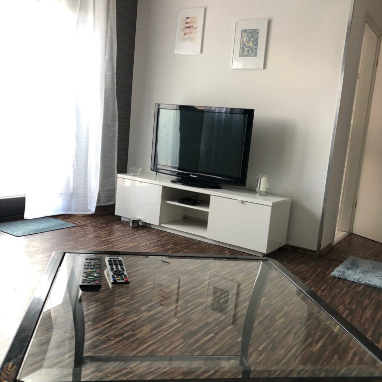 TV in der Ferienwohnung Hildegard. Kostenloses Satelliten-TV und kostenloses Wlan in der Ferienwohnung Hildegard im Kreis Viersen.